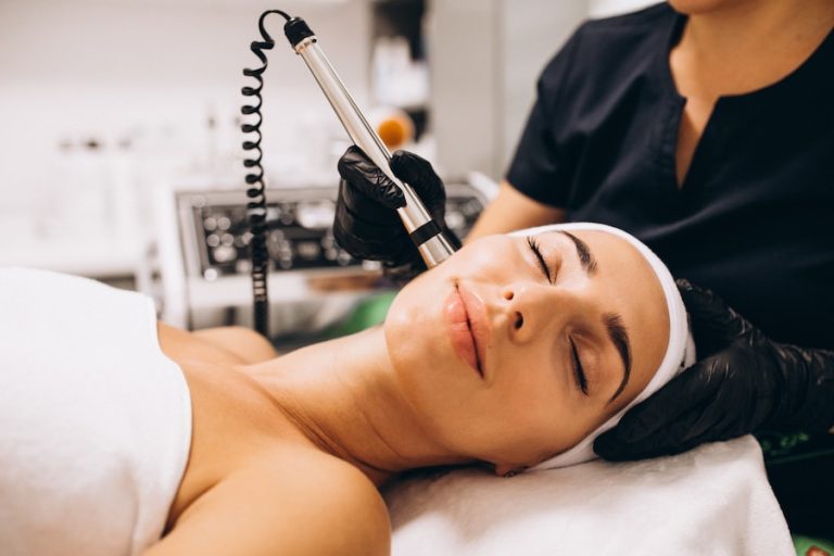 How To Get Rid Of Acne Scars And Wrinkles With Microdermabrasion 