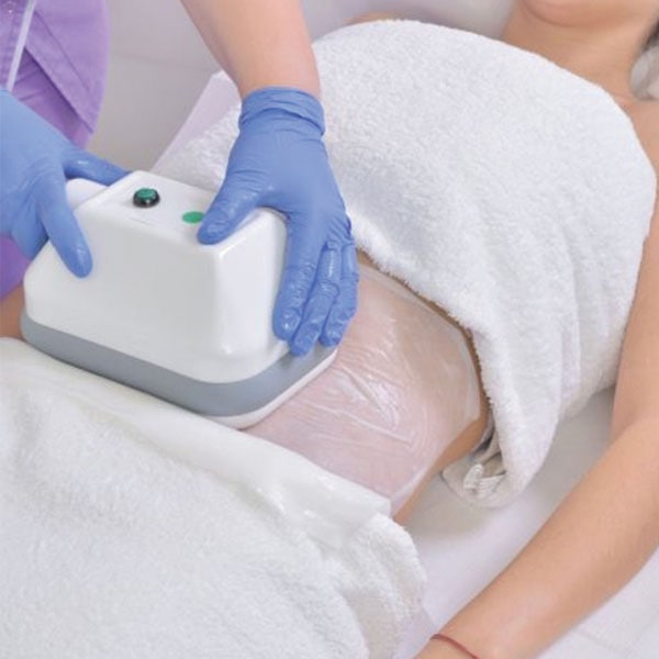 Non-invasive skin rejuvenation procedure performed by a dermatologist at Kiara Clinic.